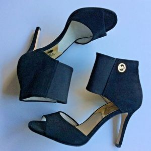 NEW MICHAEL Michael Kors Sivian Booties  Suede
